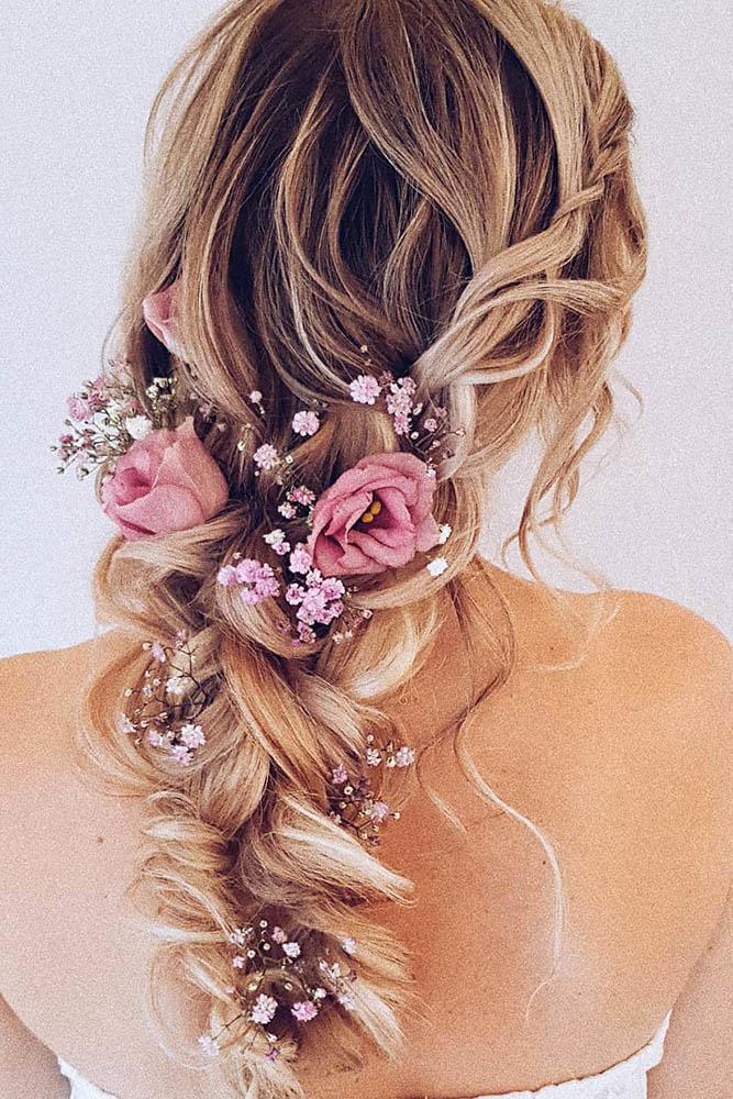 19 Ways To Wear Flowers In Your Bridal Hairstyle KISS THE BRIDE MAGAZINE 19 Ways To Wear Flowers In Your Bridal Hairstyle KISS THE BRIDE MAGAZINE