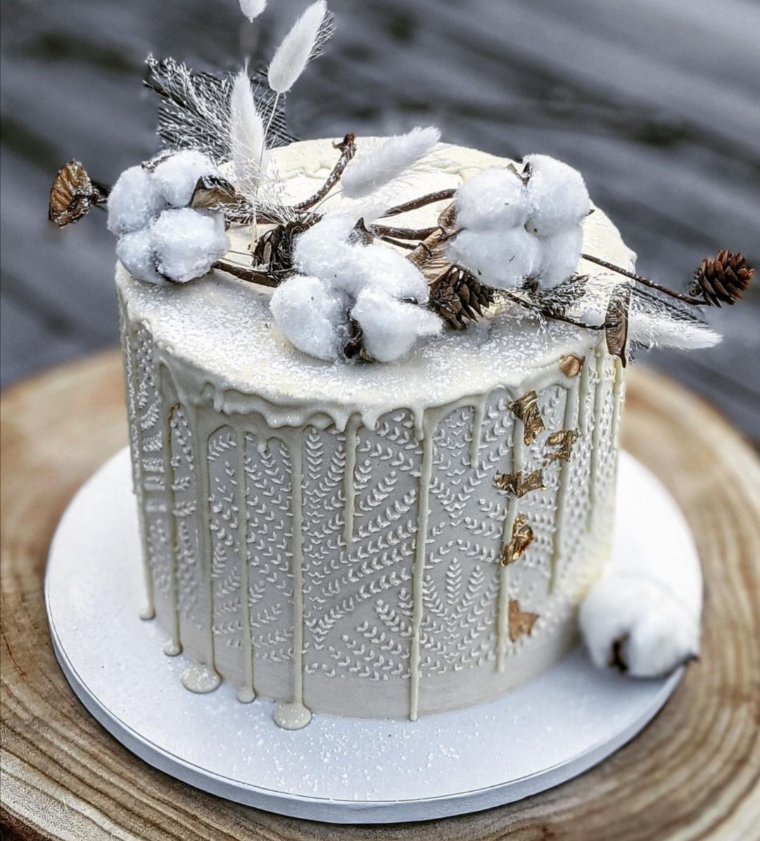 Single tier winter wedding cake