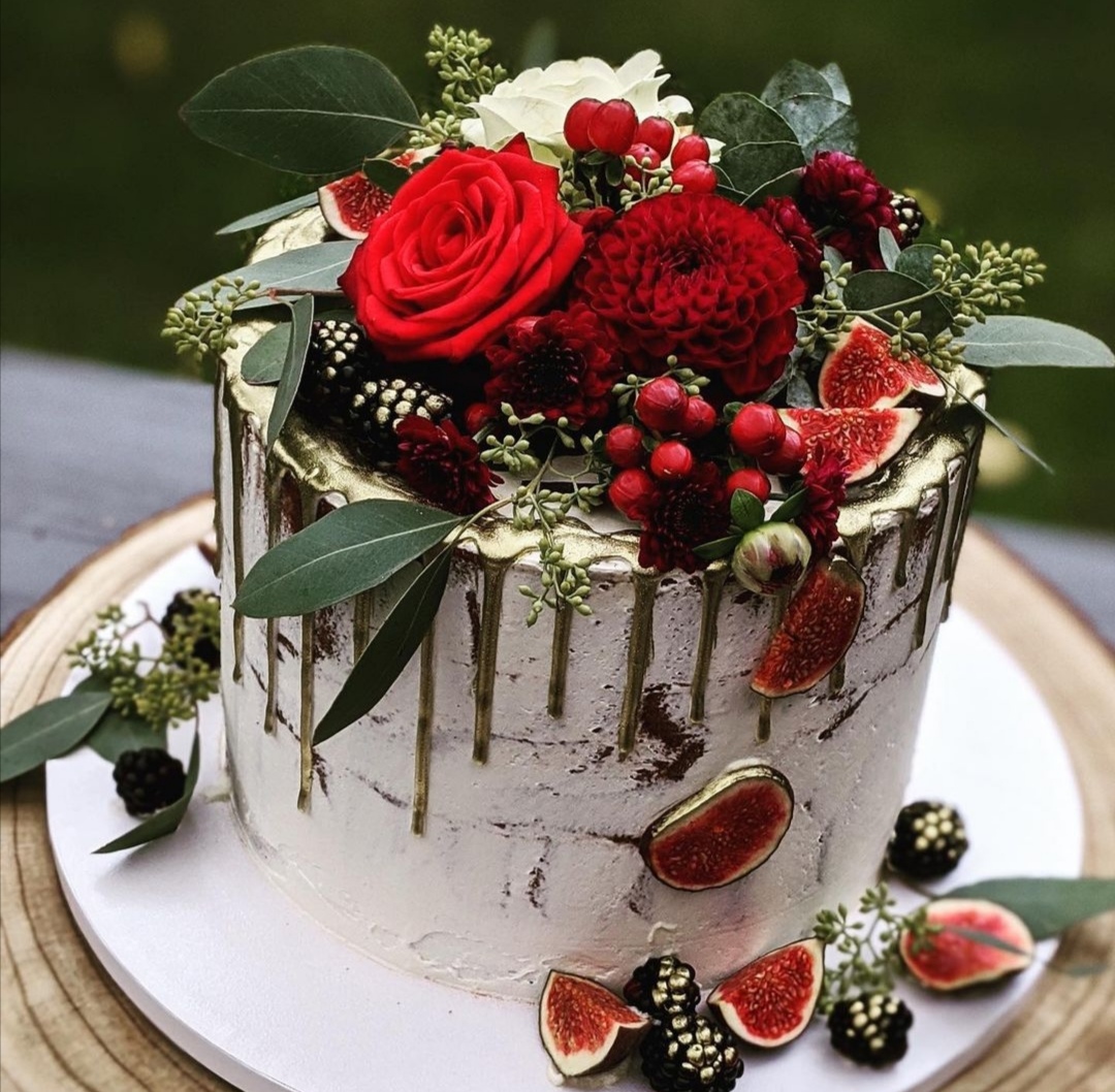 Single tier christmas wedding cake