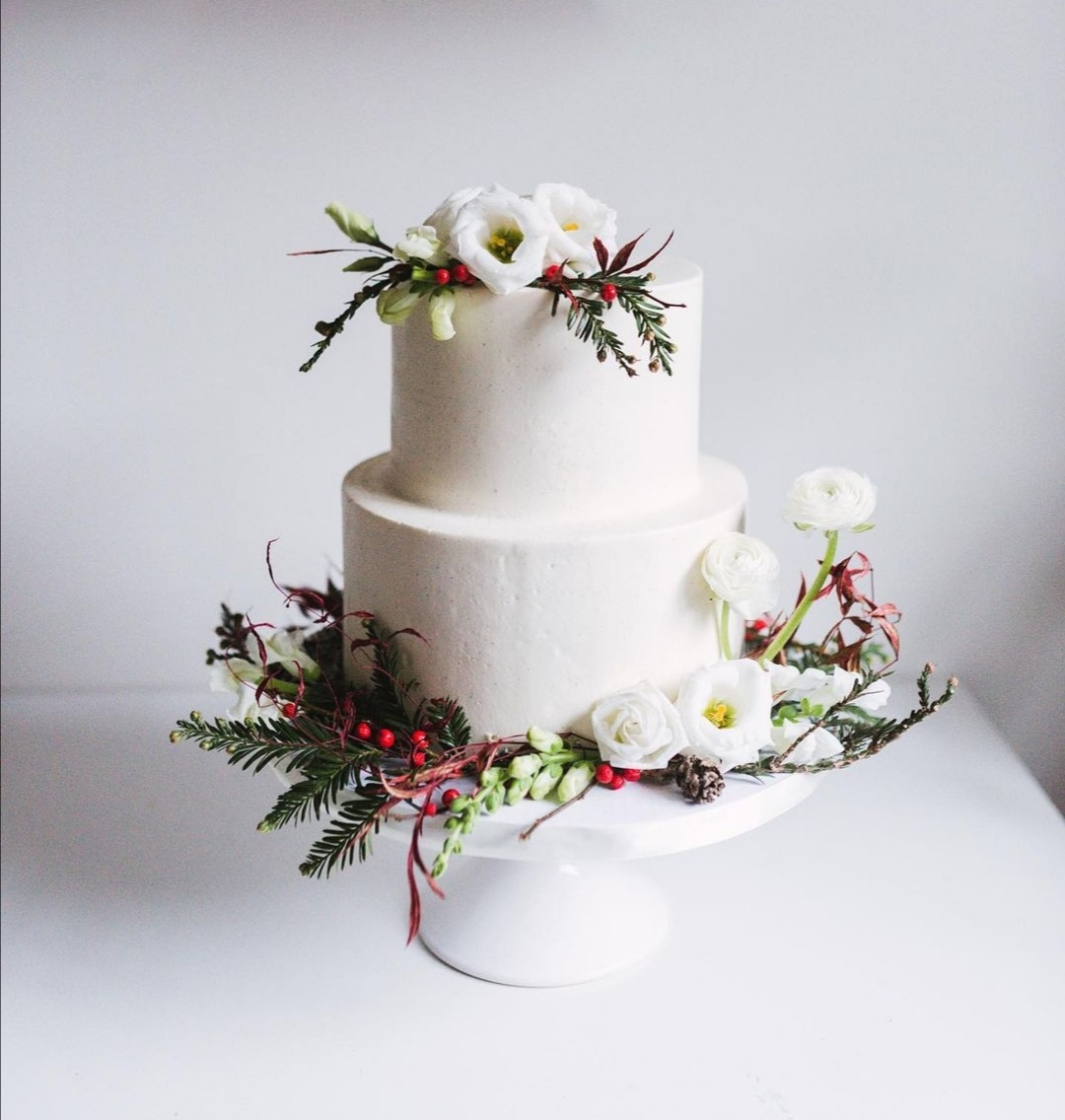 Seasonal wedding cake
