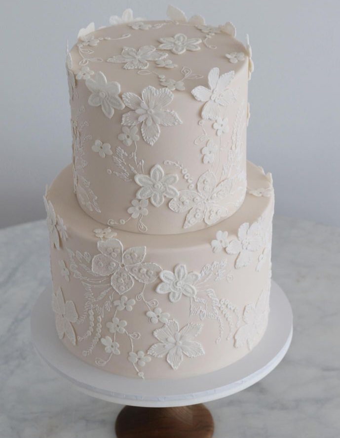 2 tier wedding cake
